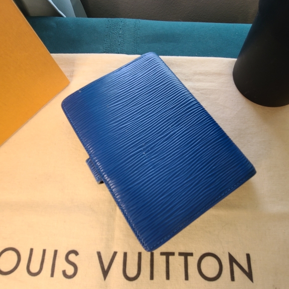 *SOLD* Louis Vuitton Epi PM Agenda Planner GUC - Picture 2 of 13